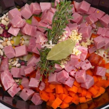 Slow Cooker Ham and Bean Soup