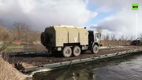 Russian troops crossover water barrier during military op