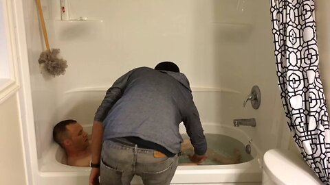 HOW ICE BATHS BURN BODY FAT AND INCREASE OVERALL HEALTH!
