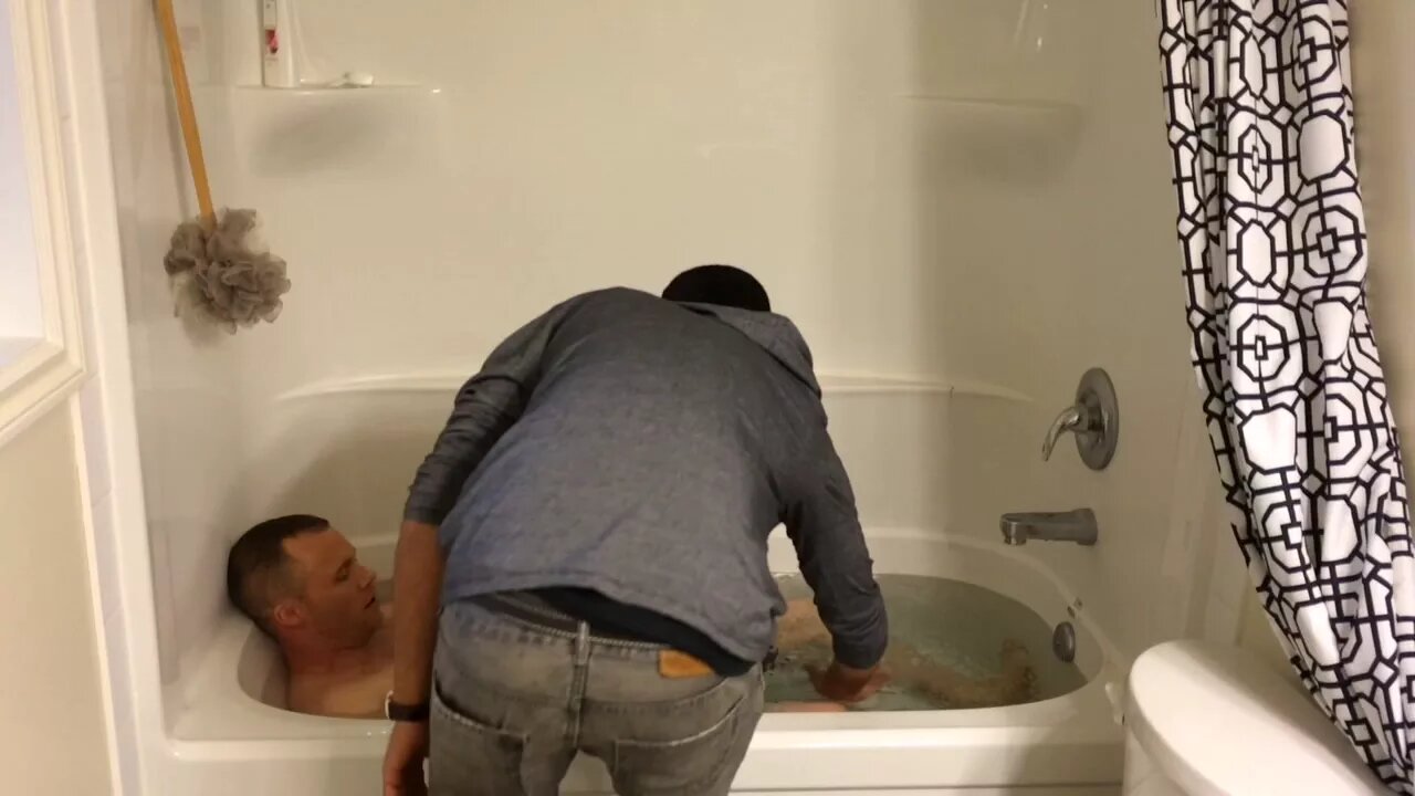 HOW ICE BATHS BURN BODY FAT AND INCREASE OVERALL HEALTH!