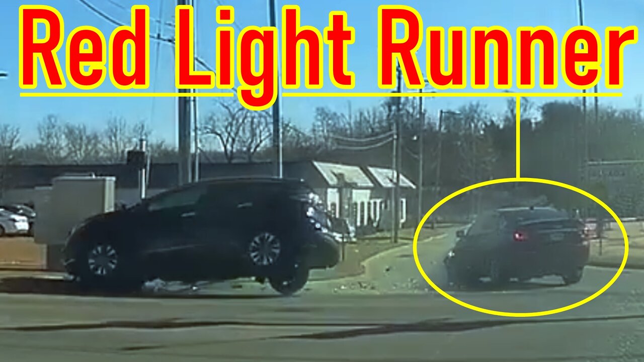 Red Light Runner Causes T-Bone Crash — JEFFERSON CITY, MO | Caught On Dashcam | Footage Show