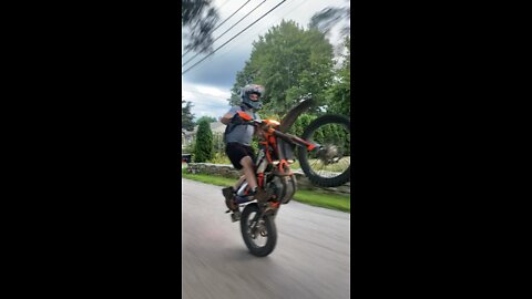 Sunset Wheelie #viral #subscribe #dailypost