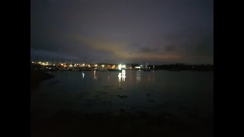Mini night blog by a river .