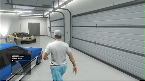 GTA5 taking a walk in the GAT5 garage, dando passeio na garagem do GAT5