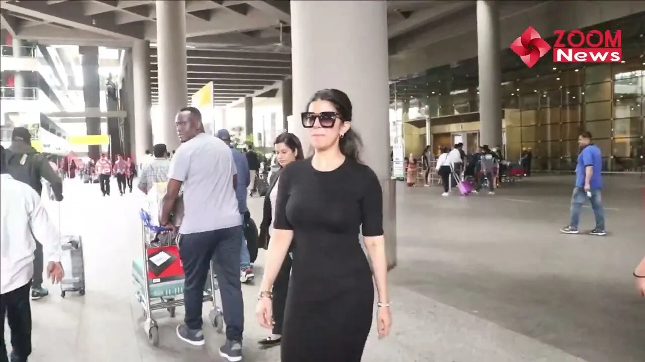 Nimrat Kaur looks beautiful in black dress, spotted at at Mumbai Airport😍🔥📸✈️