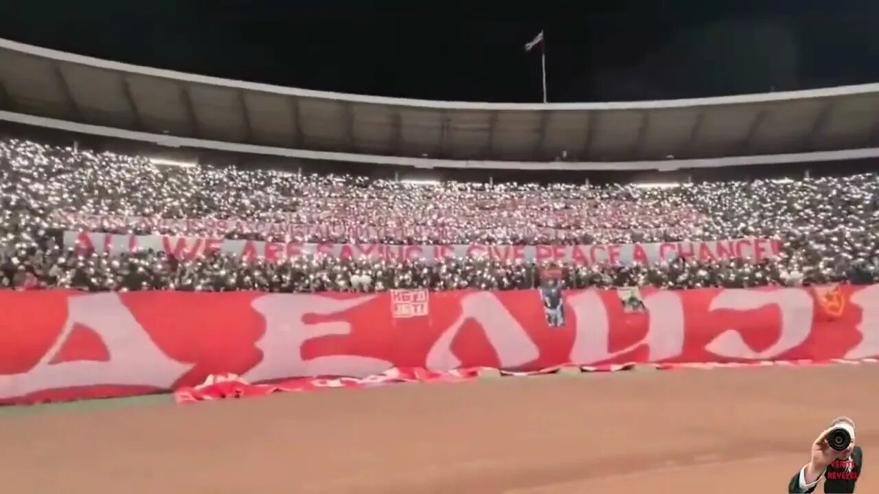 UEFA - les supporters de l'ETOILE Rouge de Belgrade déploient des BANDEROLES pour LA PAIX - 17/03/22