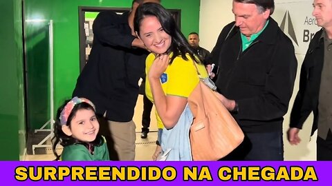 Bolsonaro foi surpreendido por apoiadora de direita no aeroporto