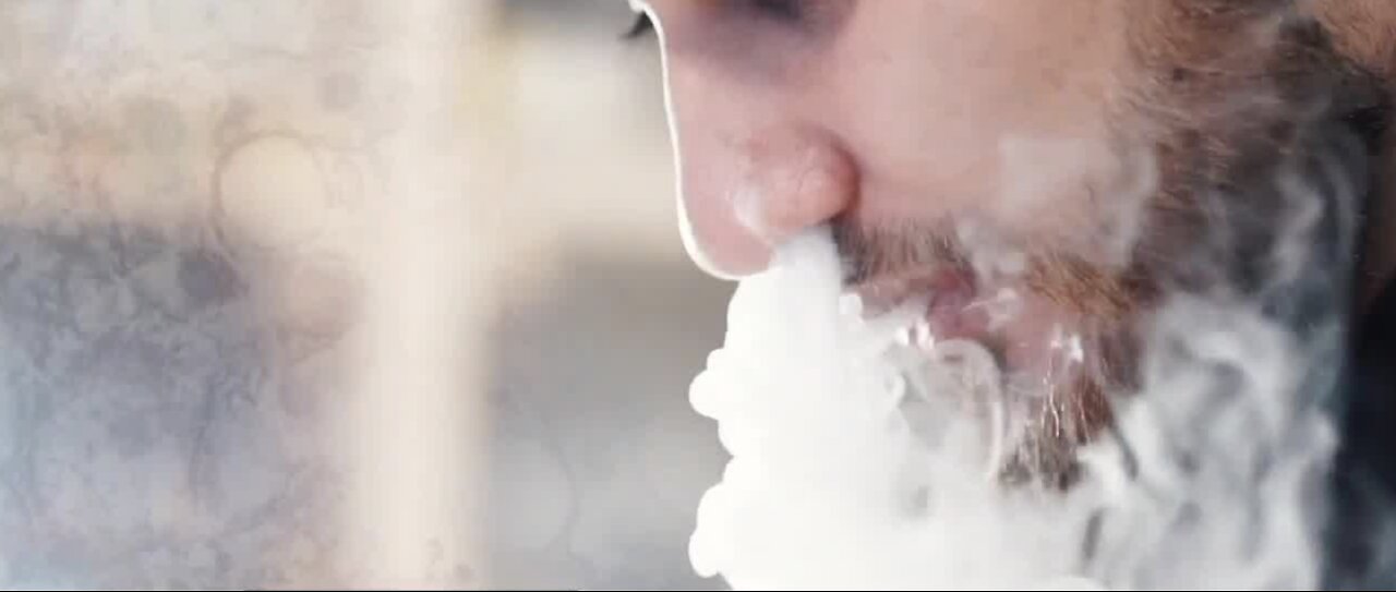 CDC looking into possibility smokers, vapers at higher rick for COVID-19 complications