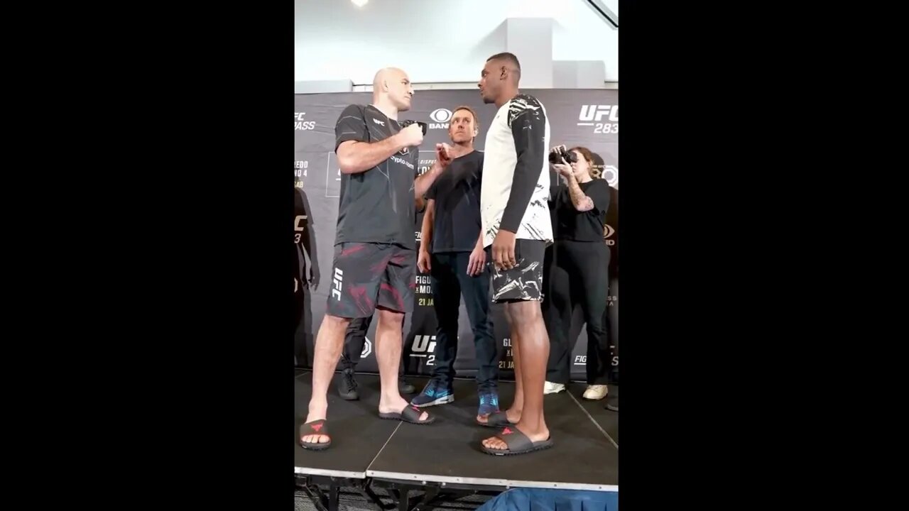 Glover Teixeira & Jamahal Hill come face-to-face at the UFC283 media day.