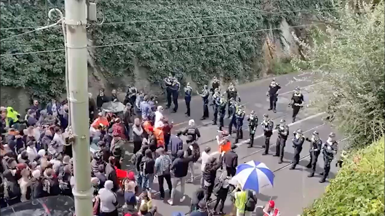 Freedom-Loving Australian Lockdown Protestors FIGHT BACK Against Tyrannical Police Line