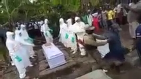 ¡Entierro de falsos muertos para provocar miedo!