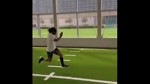 Katt Williams hits a 4.97 40 yard dash, the NFL record is 4.22