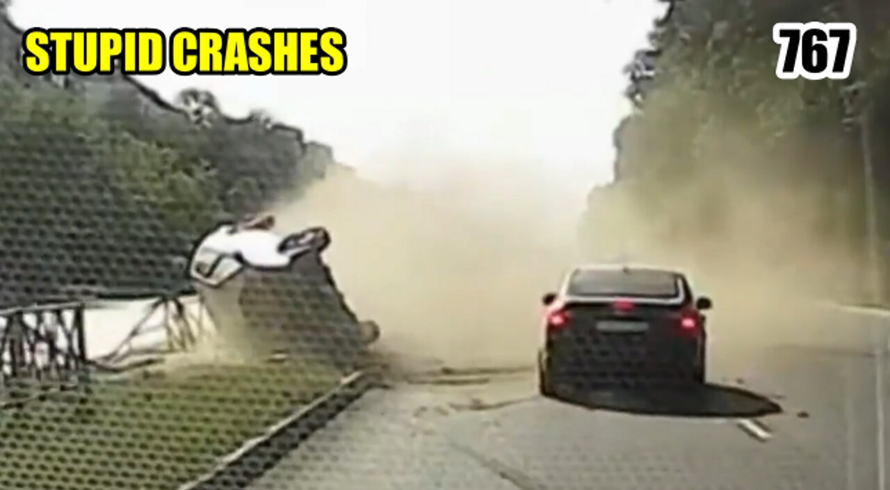 Stupid driving mistakes 727 (August 2022 English subtitles)