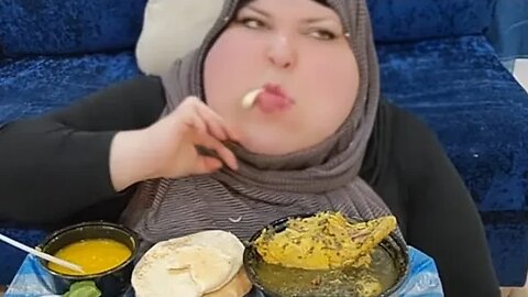 Foodie Bashed Gordon Ramsay in her Syrian Mukbang. His response would prob go something like this 😂