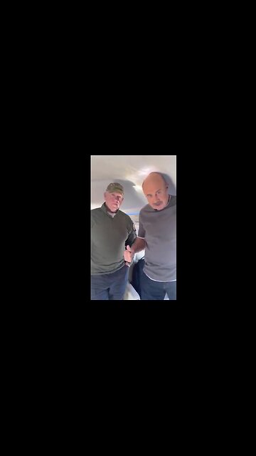 💥Dr. Phil with our new border czar, Tom Homan, and they've just landed in Arizona