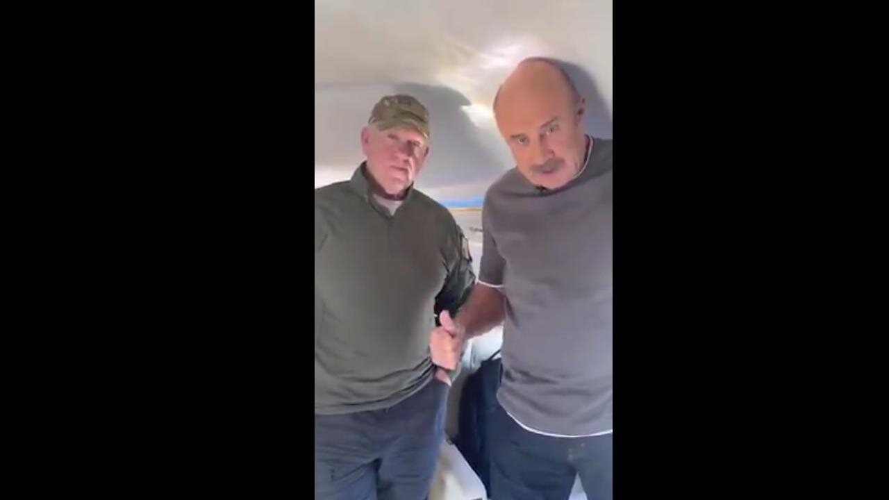 💥Dr. Phil with our new border czar, Tom Homan, and they've just landed in Arizona