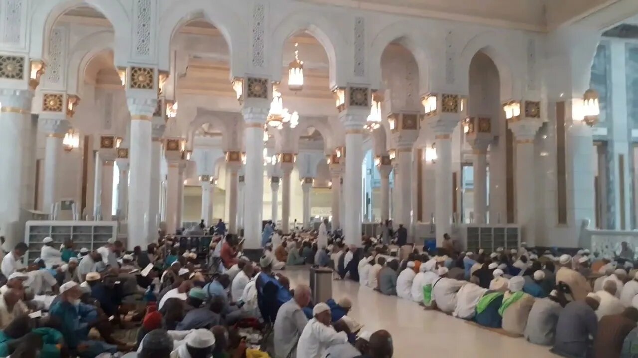 Tilawat and zikr before Prayer in Masjid ul Haram, MashAllah