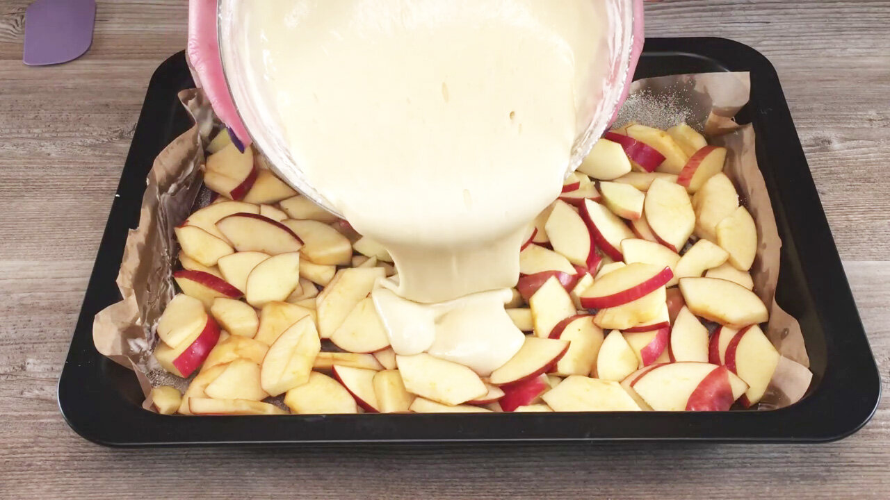 Simple and tasty apple pie in 5 minutes!