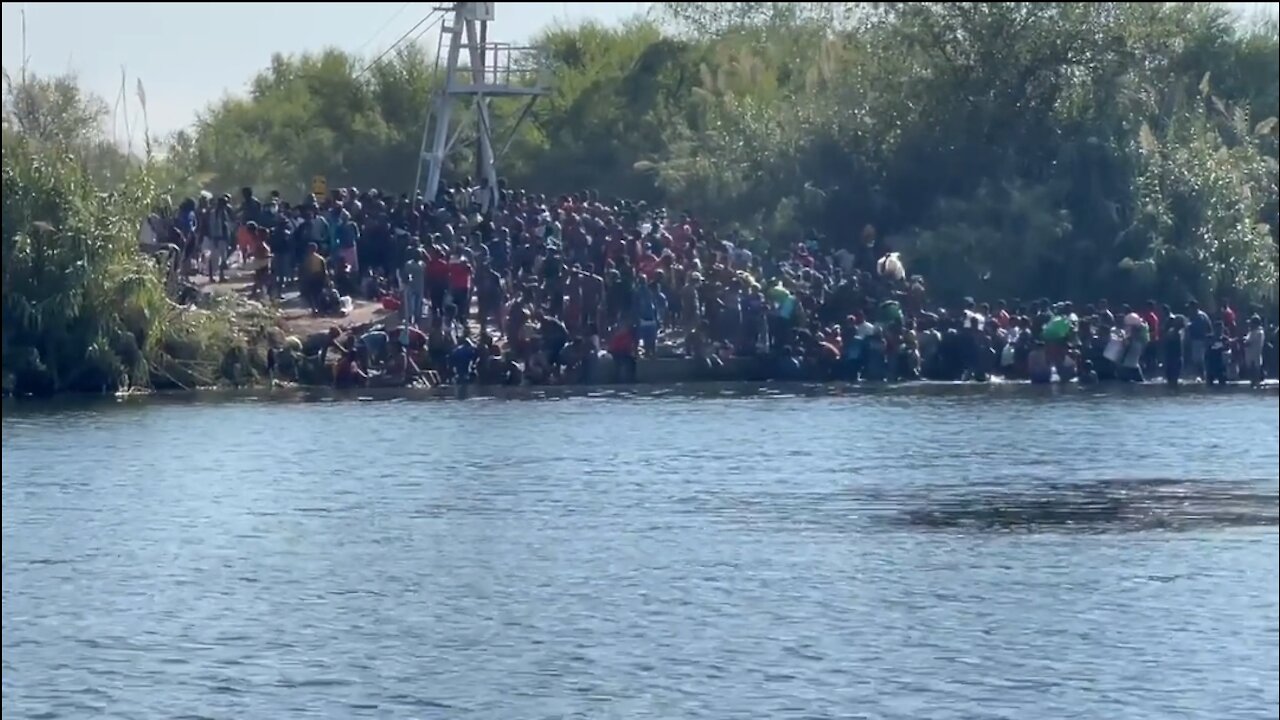 Shocking: Illegal Immigrants Pour Into U.S From Rio Grande