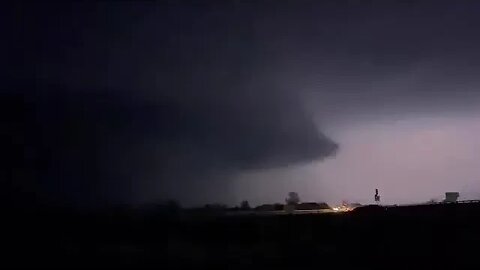 Massive tornado warned supercell as it moved through Linneus, Missouri moments ago.