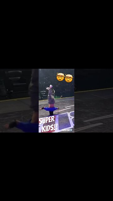 Super kid Breakdancing , INFINITE HEADSPINS!