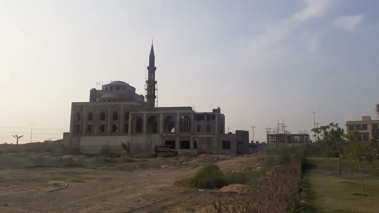 Beautiful mosque is under construction