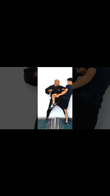 Sparring Basics/ Do Not Back Off 😱😳 #selfdefense #viral #martialarts #viralshort #capoeira #karate