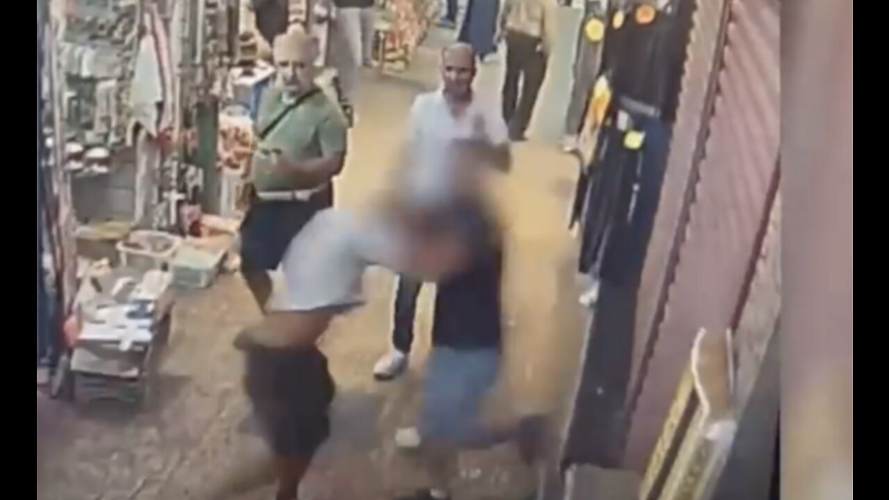 Jerusalem Old City seller attacks US tourist over ice cream price