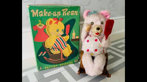 The Rare Make Up Bear taught us how to look good before YouTube & TikTok videos! 👄