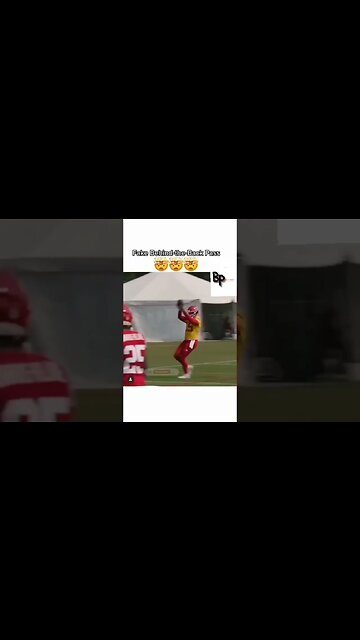 Patrick Mahomes Fakes a No Look Pass #nfl #chiefs