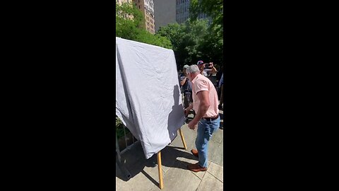 The unveiling of Robert De Niro’s portrait “Cry-Baby”