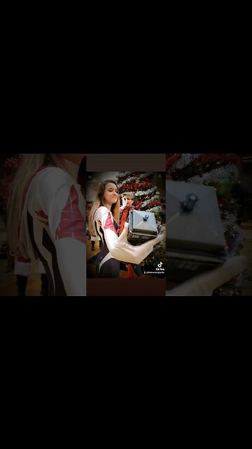 🎄#TARDIS #CHRISTMAS #COSPLAY #SPIDERMAN #SPIDERGWEN ❄️ #HOLMAT #TRAVELINGTARDIS #SUBSCRIBE #SHORTS