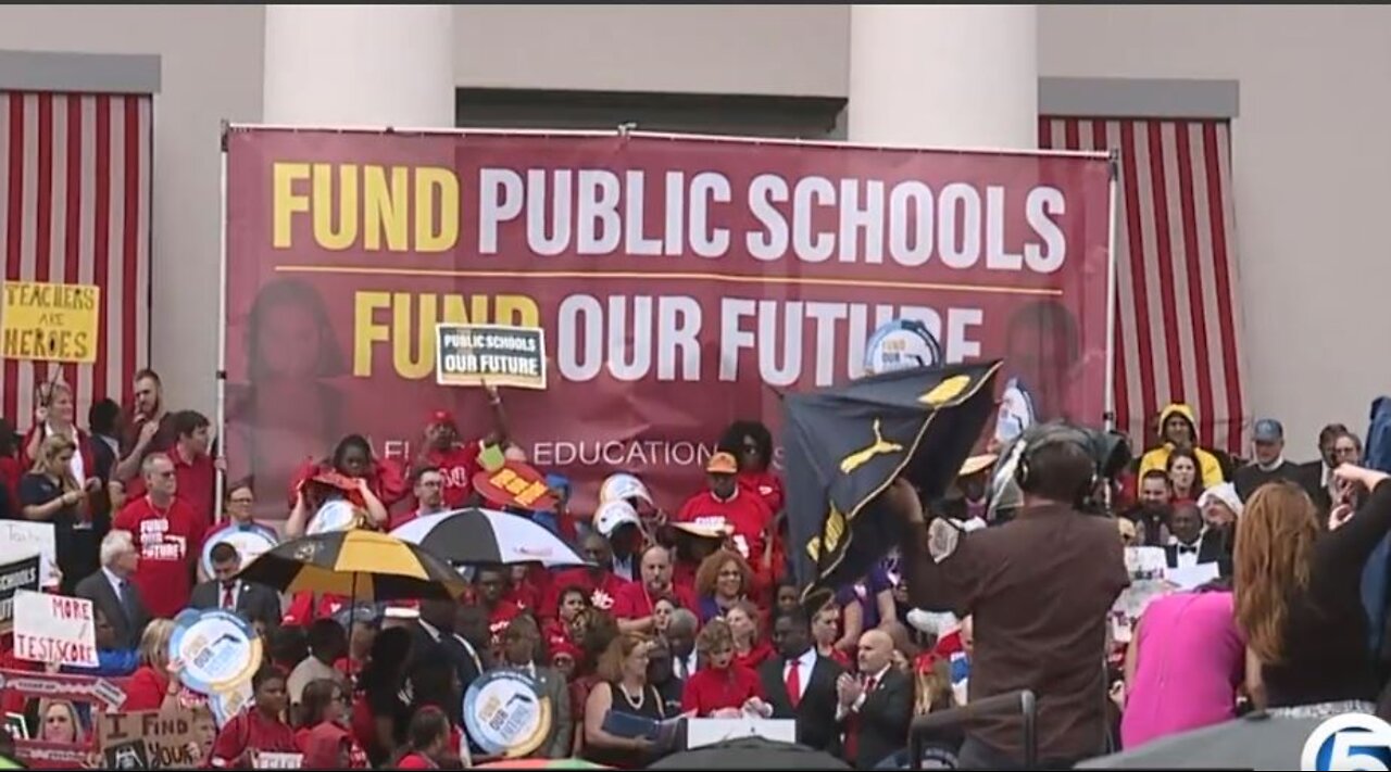 Teachers rally at Capitol