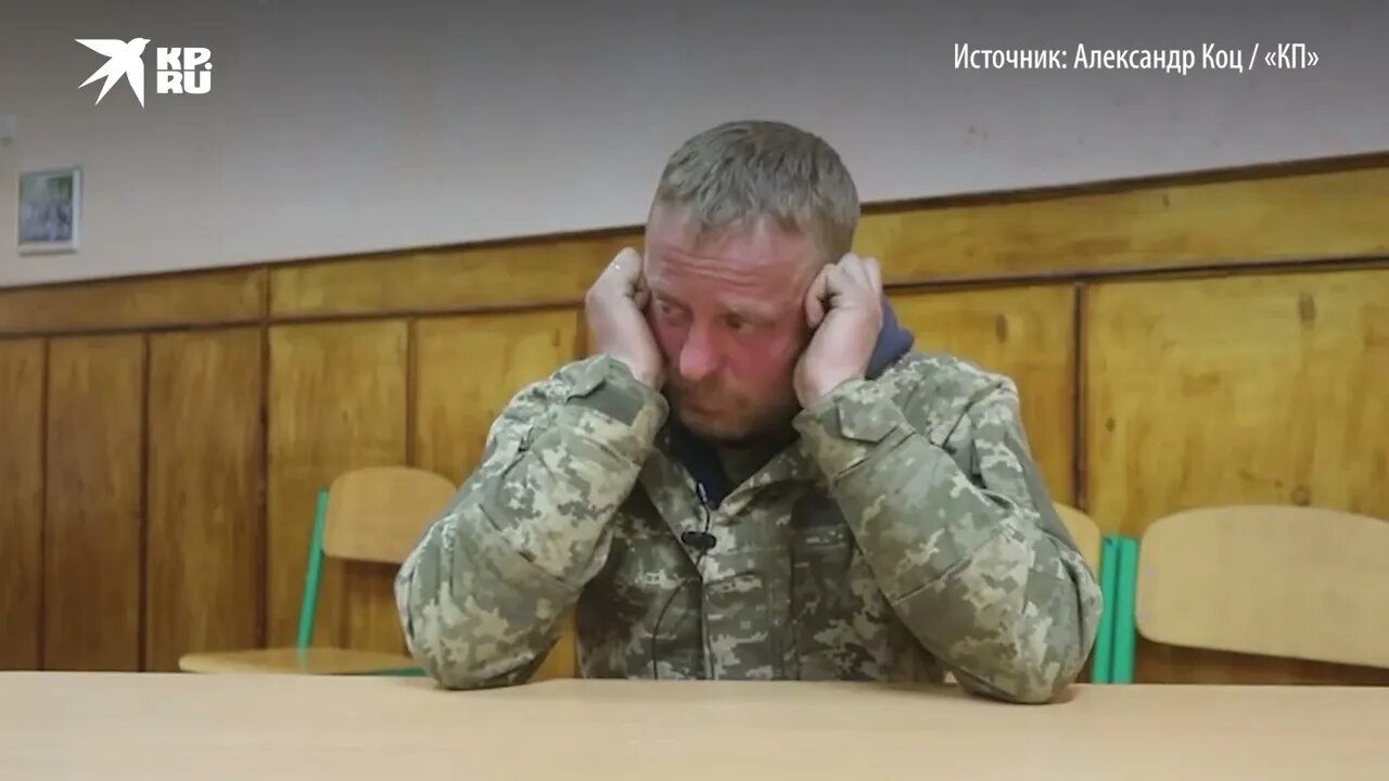 captured #Ukrainian artilleryman watching the murder of #Russian captured paratroopers near #Kiev.