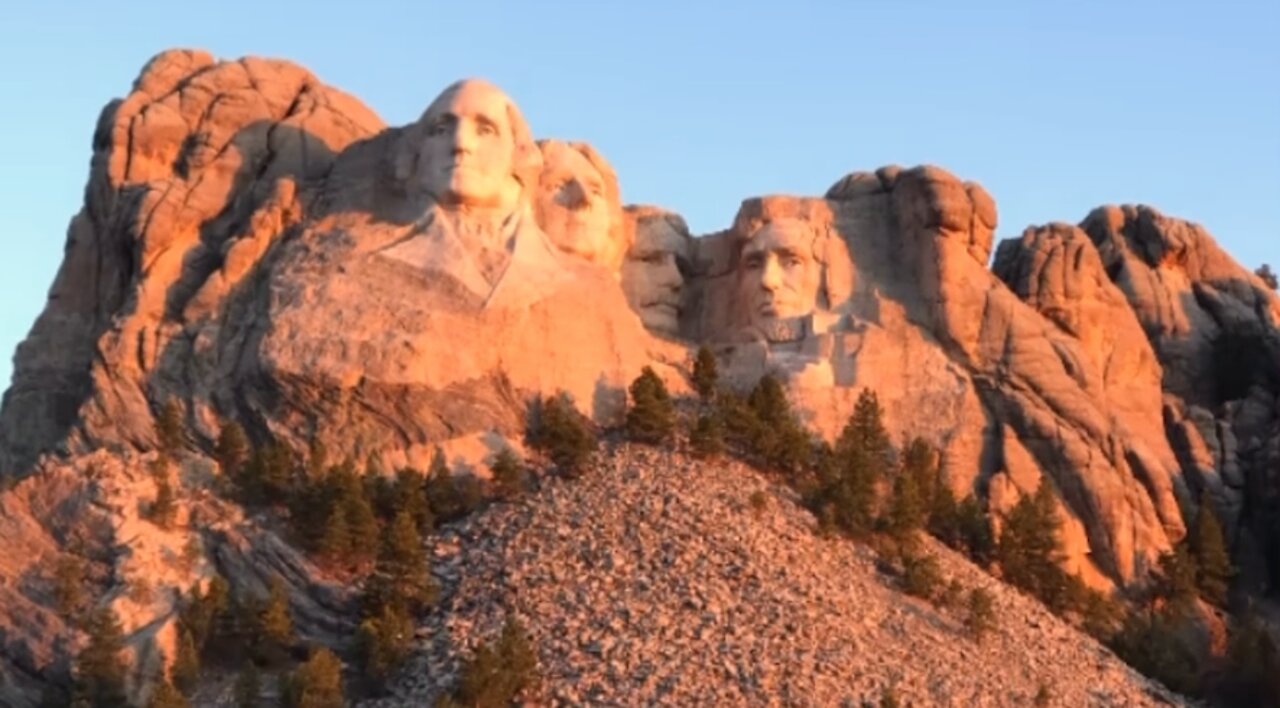 Sunrise on Mt Rushmore