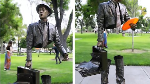 Amazing statue looks like real