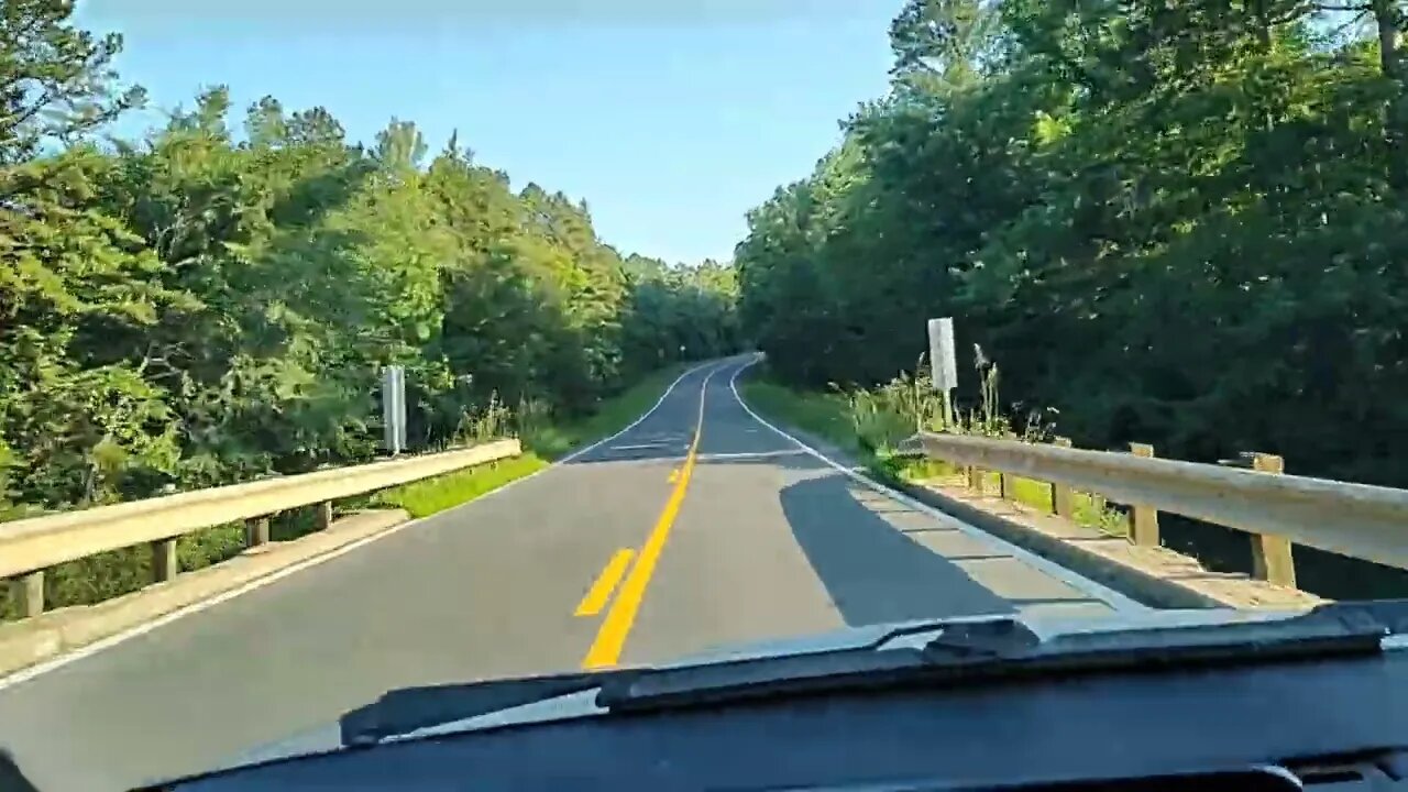 Relaxing drive through the Ouachita Mountains