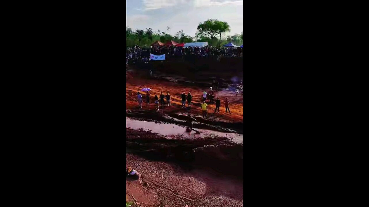 Mud racing game