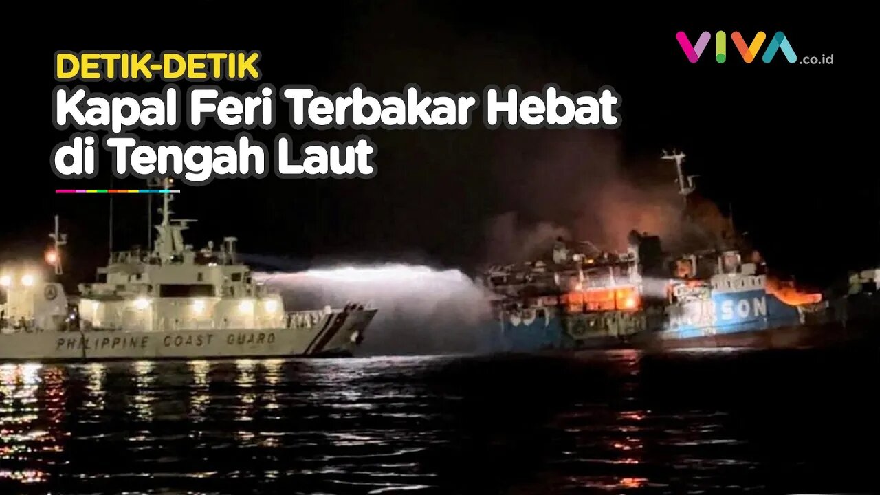 NGERI! Kapal Feri Semburkan Bongkahan 'Neraka' di Tengah Laut