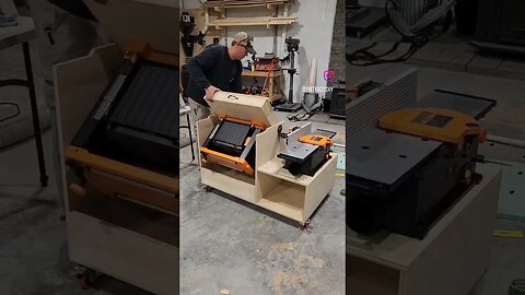 Planner / Jointer Flip Top Cart that fits UNDER a workbench !!! 🔥 #woodworking #shorts #diy