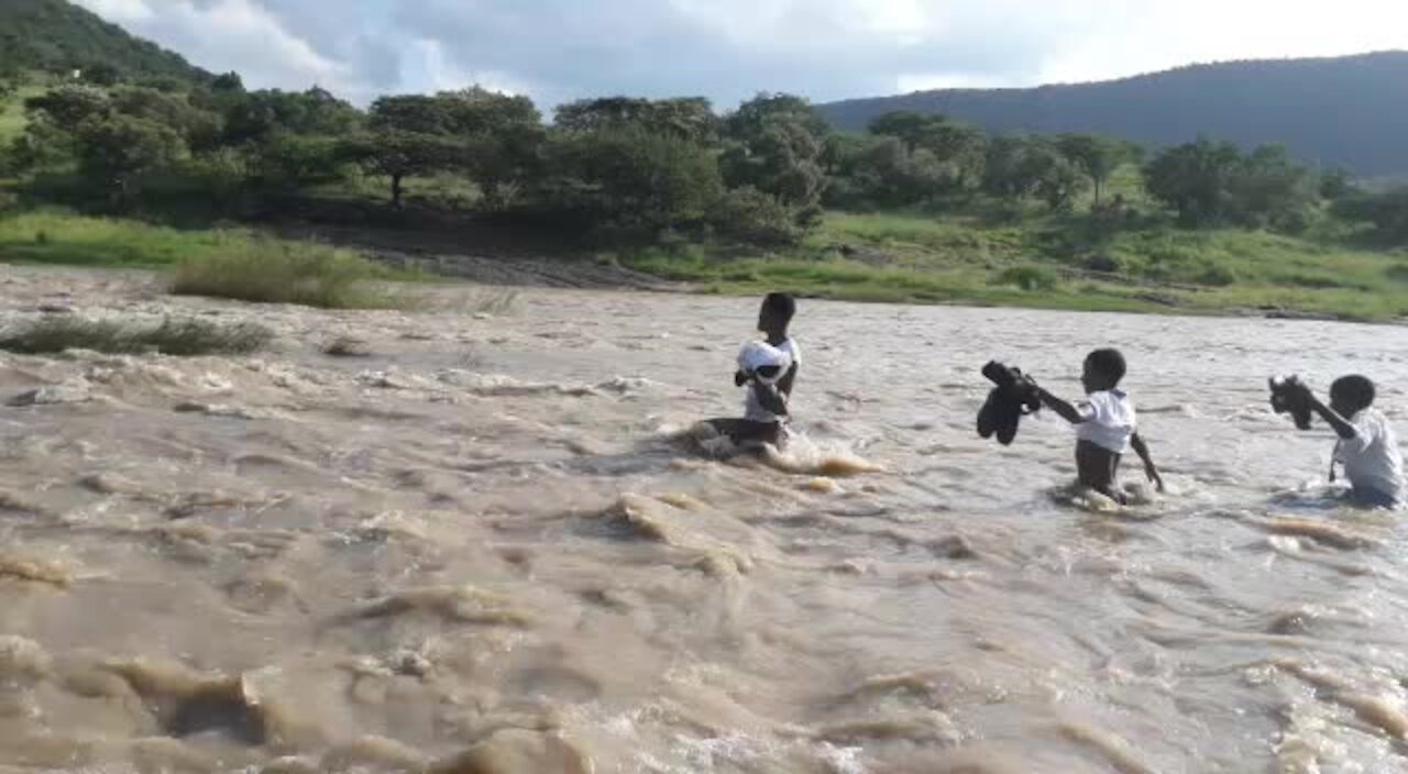 SOUTH AFRICA - Durban - Crossing the Khamanzi River to go to school and back (Videos) (Set 1) (6GJ)