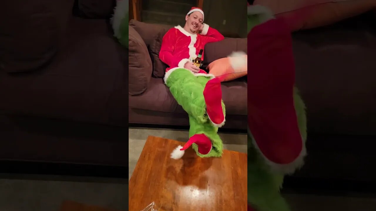 grinch wiggling his toes