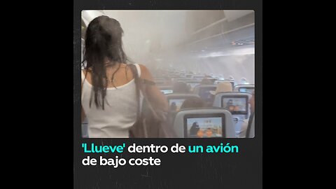 Pasajera captura una ‘lluvia’ al interior de un avión destino a Nueva York