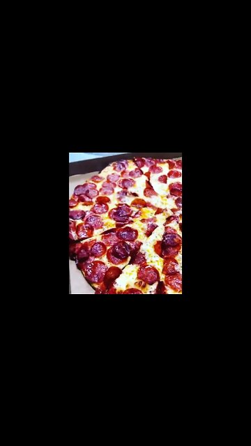 NY pepperoni pizza | @__love_of_life on IG 🍕🍕 #shorts