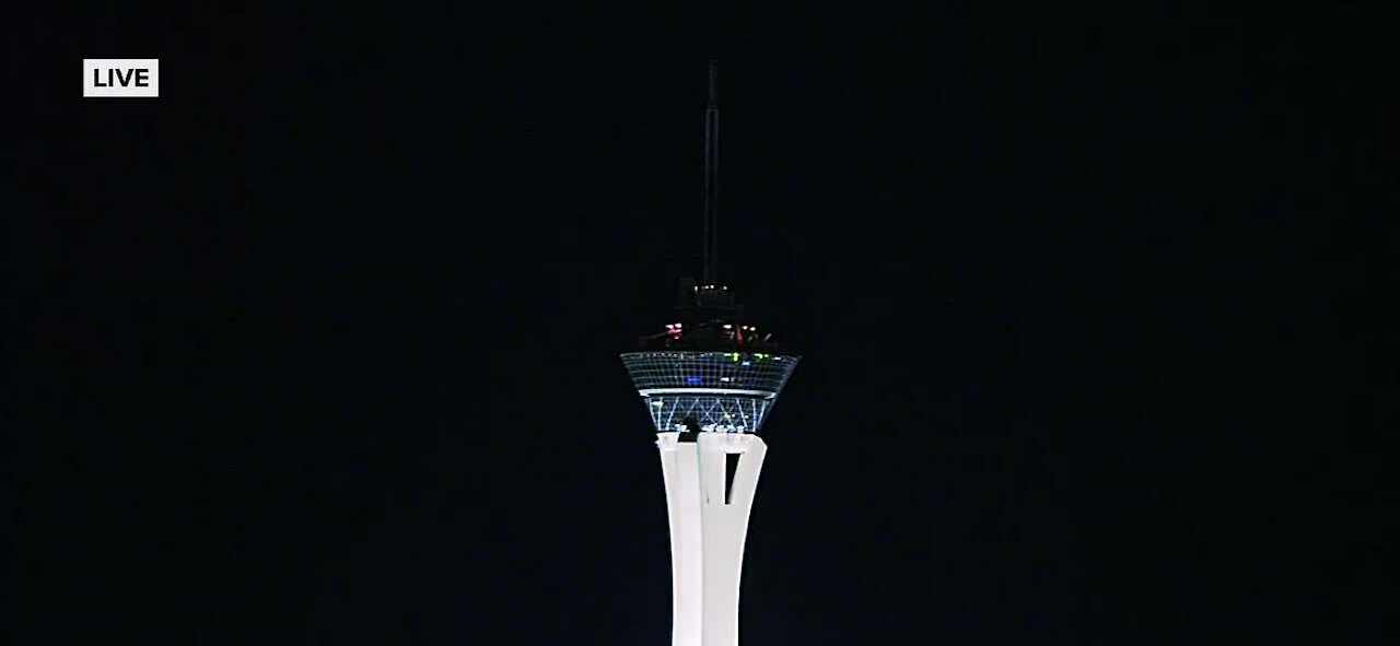 Vegas man to jump from SkyJump at midnight dressed as NYE 'mirror ball'