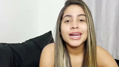 Raissa testou a safadeza da amiga na frente da Larissa.