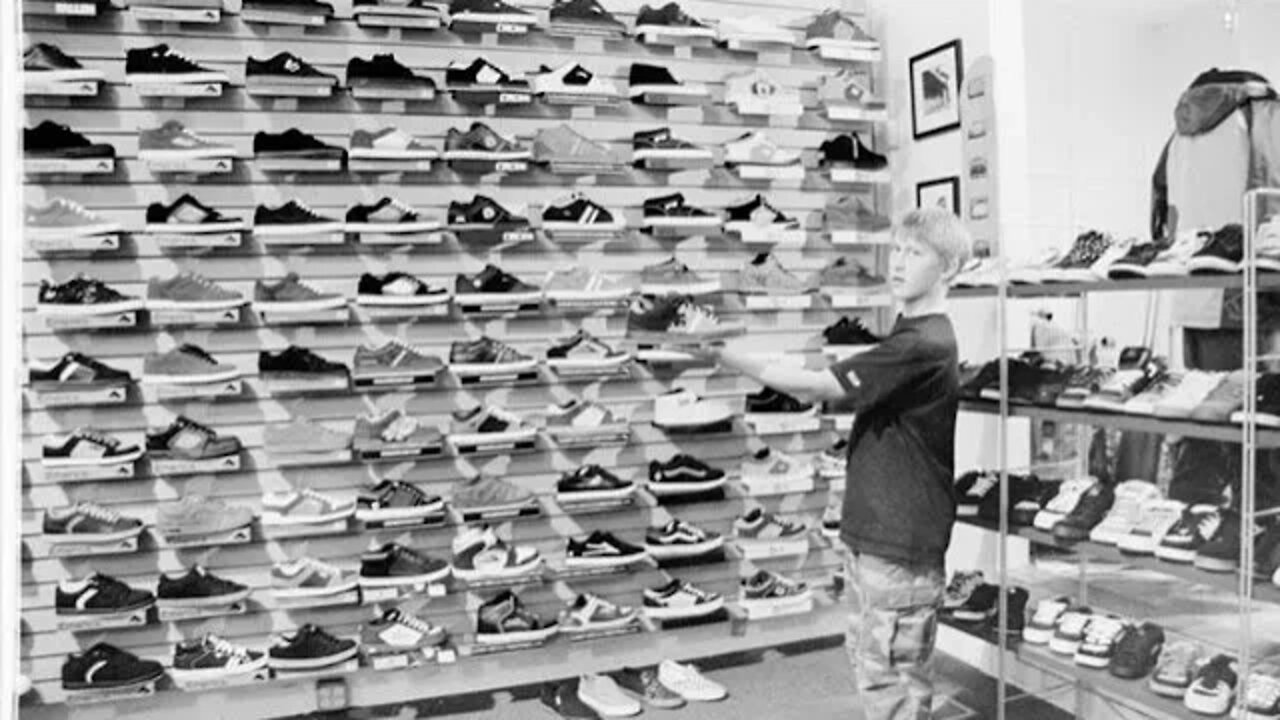 Twitch Streamer Starts Motorcycle Inside House LIVE While Gambling