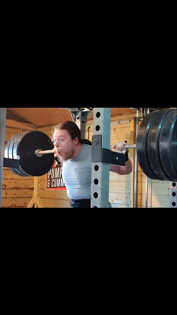 EASY 140 Kgs x 10 Squat WHILE SICK.