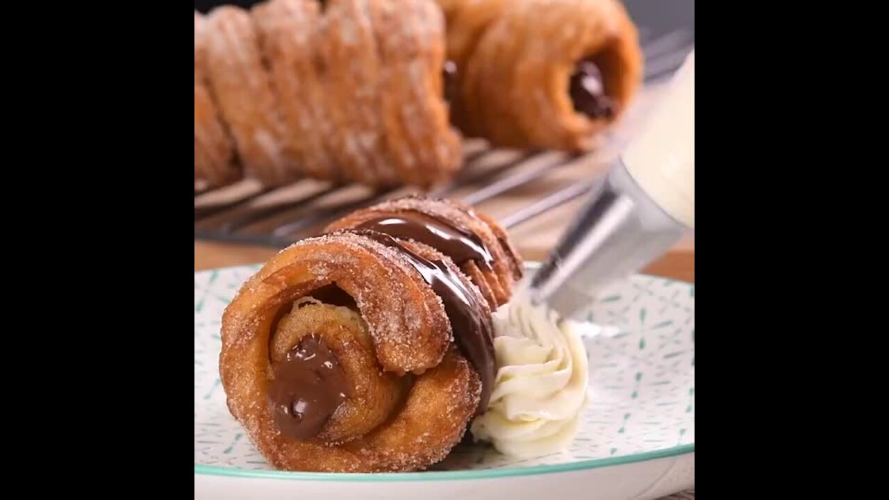 Stuffed Bananas, Cutlery of Churros