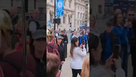 He shouts Twice at the tourist to makecway #horseguardsparade